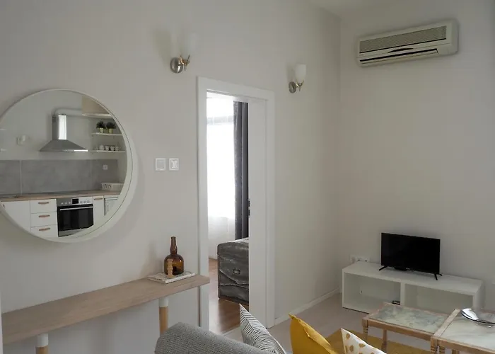 Cache - Bright One-bedroom In By Flat Mаnager Daire